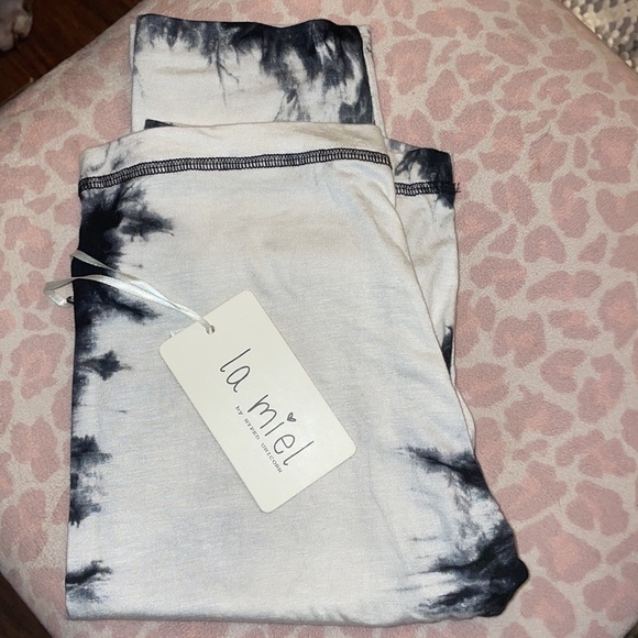 NWT❤️❤️ running shorts ❤️❤️ - Picture 5 of 8